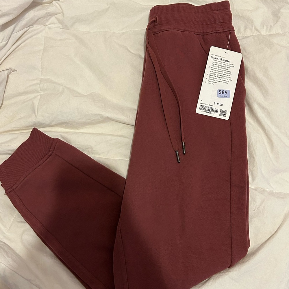 Brand new women’s Lululemon scuba joggers